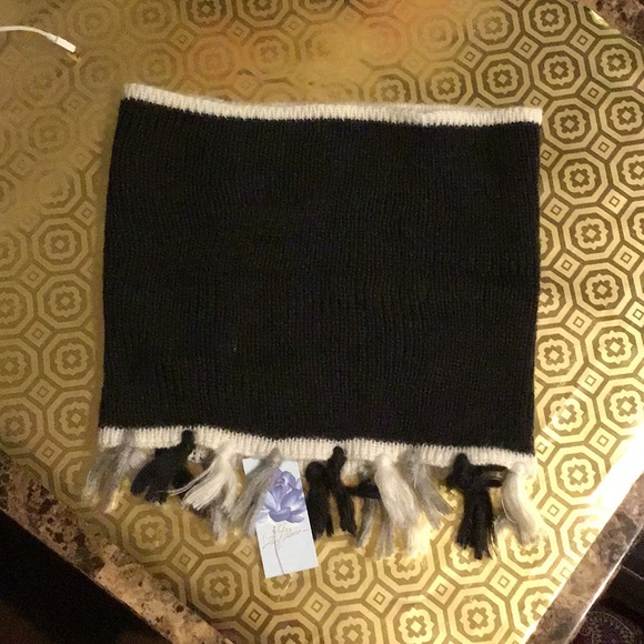 Libby Edelman tassel scarf - Picture 3 of 8